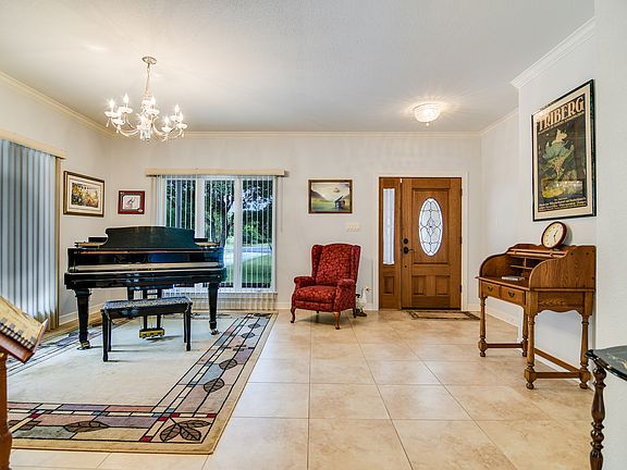 3rd image of 9220 Shady Meadow Dr