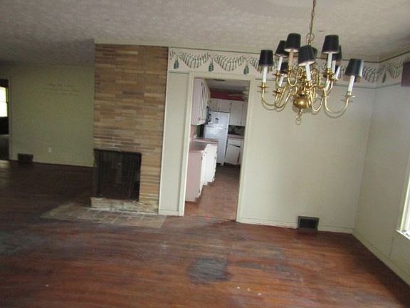 3rd image of 396 Frontage Dr