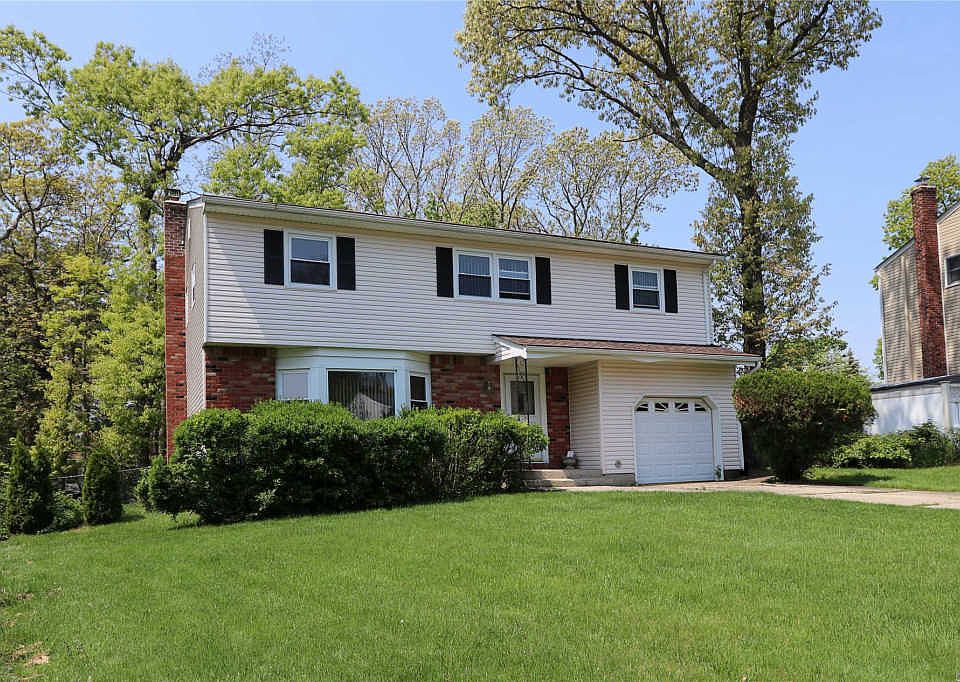 1st image of 8 Bell Ct