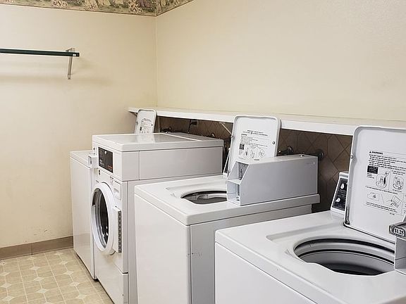 4th image of 1050 Essex St APT 205