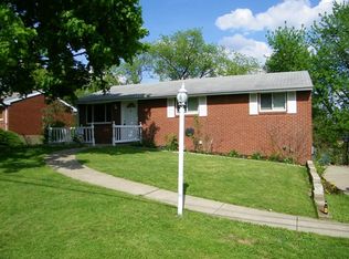 120 Convair Dr, Coraopolis, PA 15108