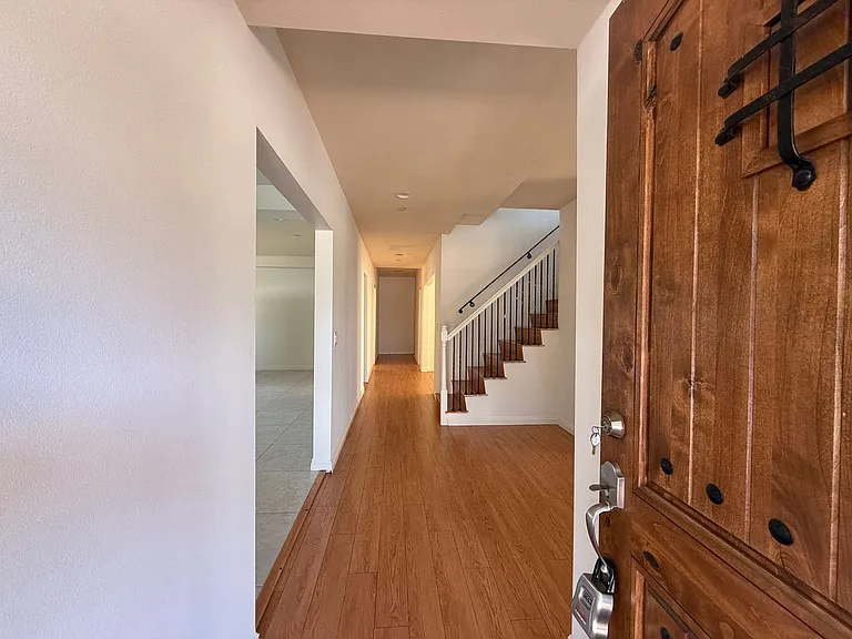 314 E Mission Rd — Photo 3