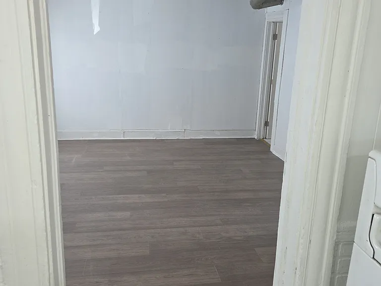 3133 W 44th St #4 — Photo 11