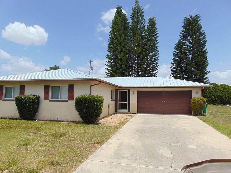 1st image of 905 SE 21st Ter