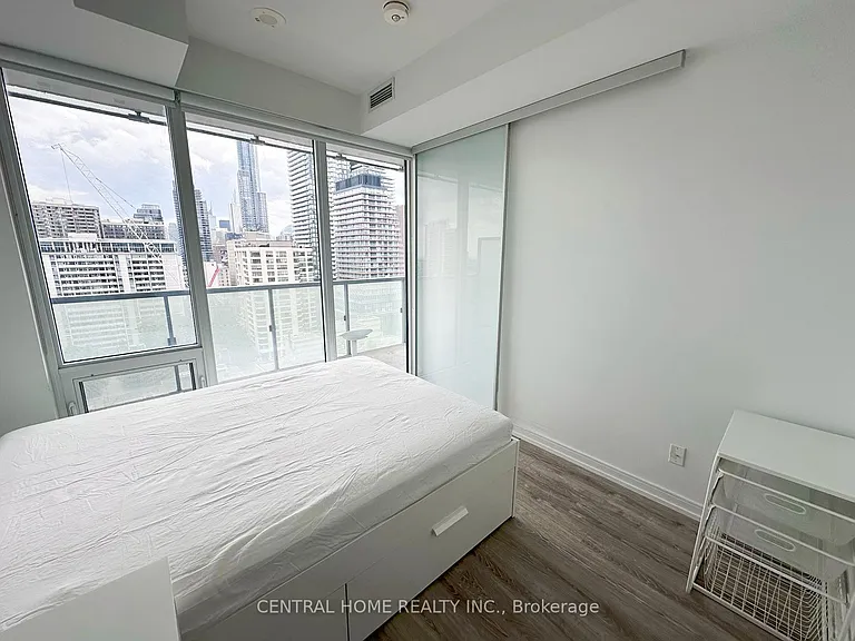 28 Wellesley St E #1602 — Photo 8