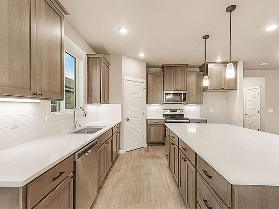 3rd image of 731 I St NE