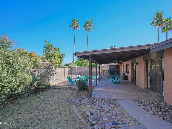 4th image of 24 E Caribbean Ln