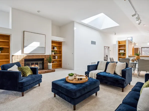 3935 Ridgmaar Sq, Ann Arbor, MI 48105