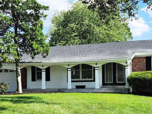 2 Silverbrook Dr, Florissant, MO 63033
