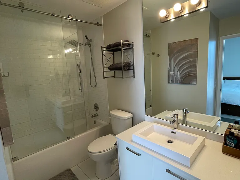 151 SE 1st St #Penthouse 06 — Photo 9