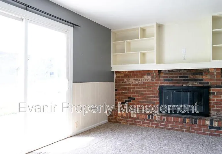 790 Branford Rd — Photo 4