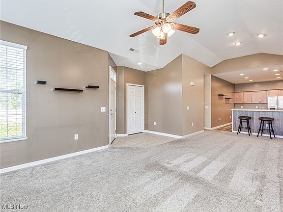 5th image of 615 Crossings Cir