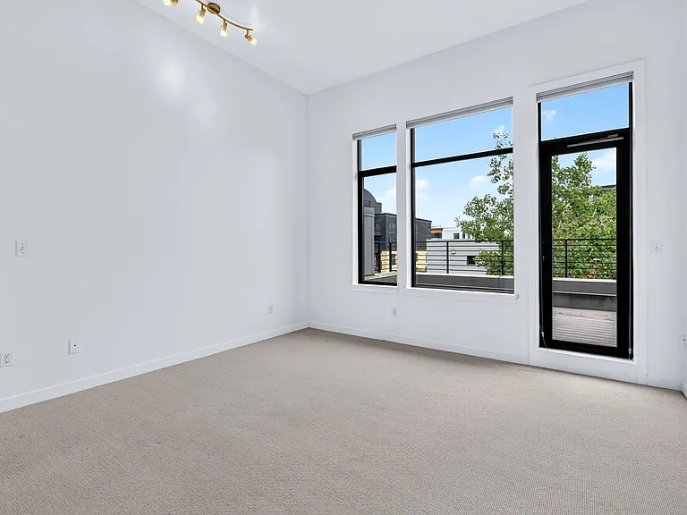 1690 NW Riverscape St — Photo 29