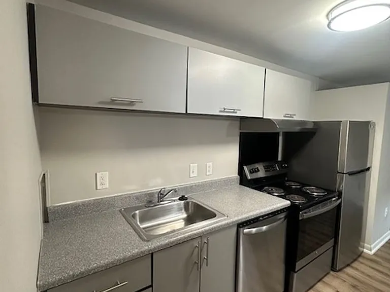 Walnut Manor Apartments — Photo 13