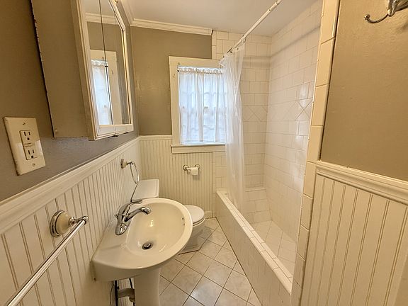 2nd image of 405 Henderson St