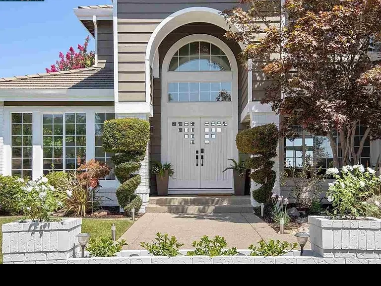 1274 Sunrise Ridge Dr — Photo 3