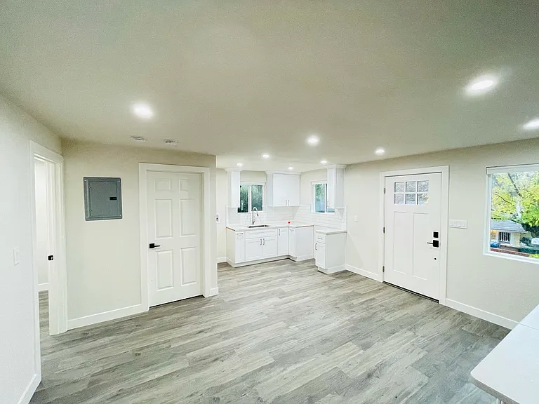 823 Golf Club Cir — Photo 19