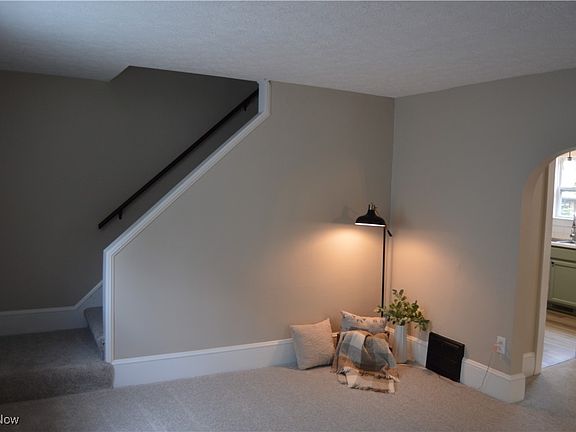 3rd image of 672 Lakemont Ave
