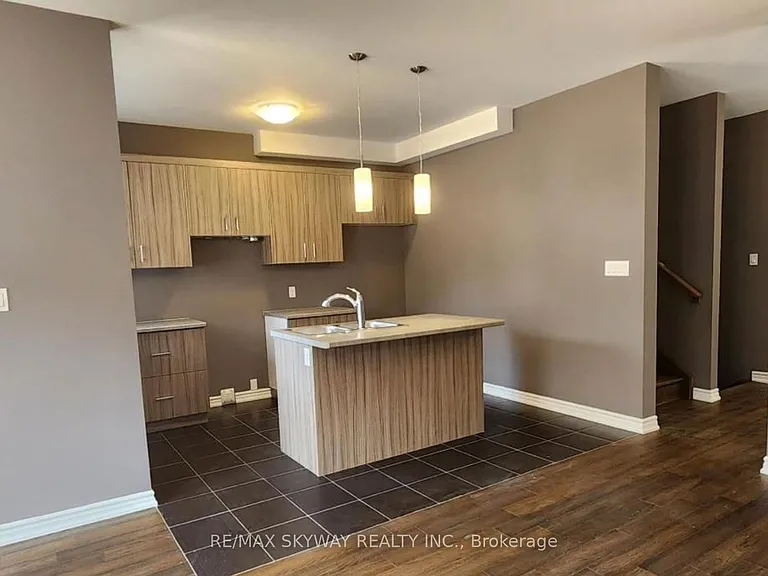 46 Bradley Ave — Photo 2