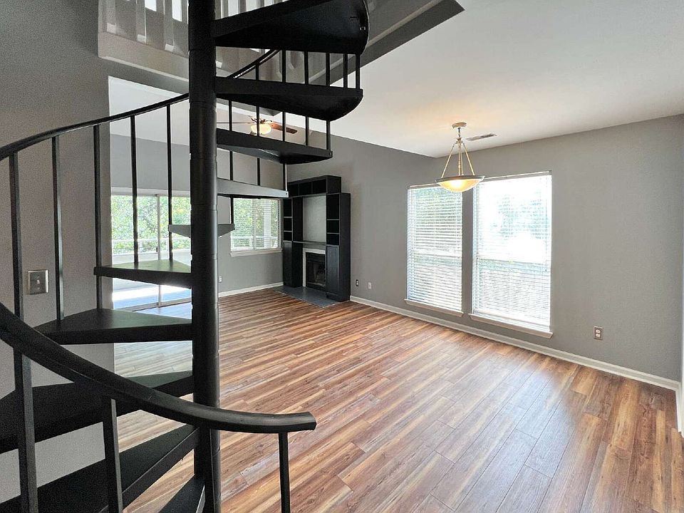 1st image of 2509 Stockbridge Dr APT B
