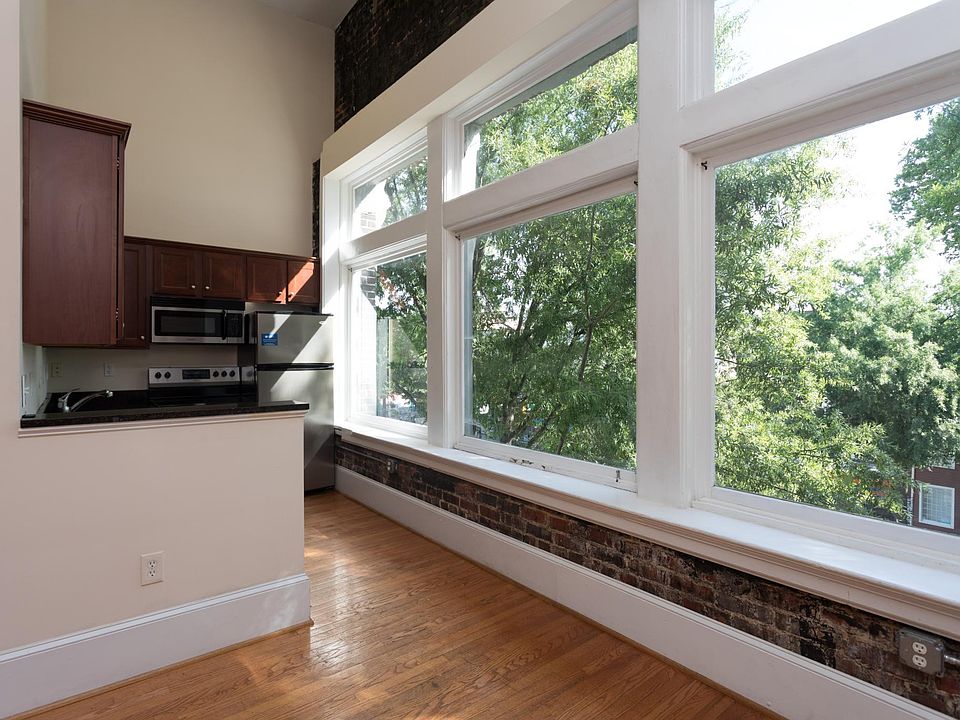 1st image of 323 W Broad St APT 2/3