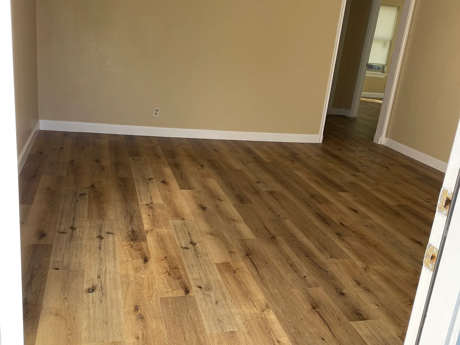 4 bed, 1.5 bath, 1100 sqft, $2,000 — Photo 3
