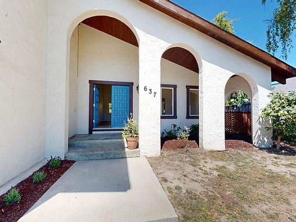 3rd image of 637 Cabrillo Ave