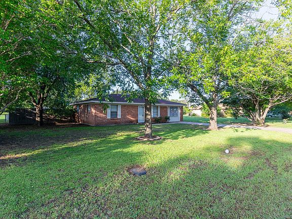 4th image of 301 Sandy Ln