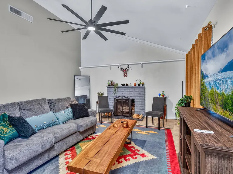 3730 Greenwood Dr — Photo 5