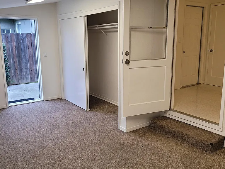 423 E Barrymore St — Photo 19