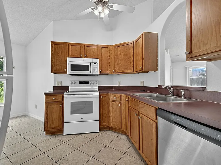 15 Renmont Ct — Photo 16