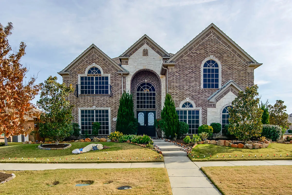 4 bed, 4238 sqft, $4,700 — Photo 1