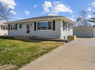 2121 Hughes Dr SW, Cedar Rapids, IA 52404