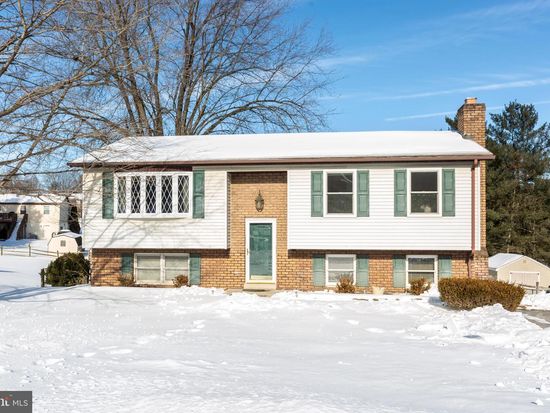 2914 Holland Dr, Manchester, MD 21102