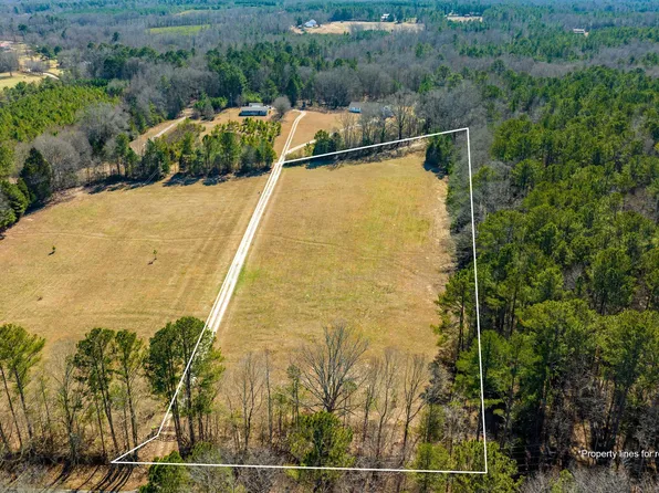 2 Bexton Rd, Moreland, GA 30259