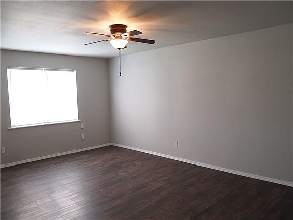 3rd image of 1016 S Lake Sequoyah Dr