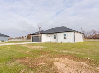 1760 S Hazel St, Mount Vernon, MO 65712
