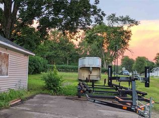 1121 S Wacouta Ave, Prairie Du Chien, WI 53821