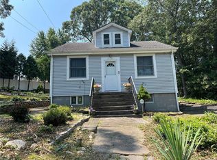 24 Tamarack Rd, Rocky Point, NY 11778