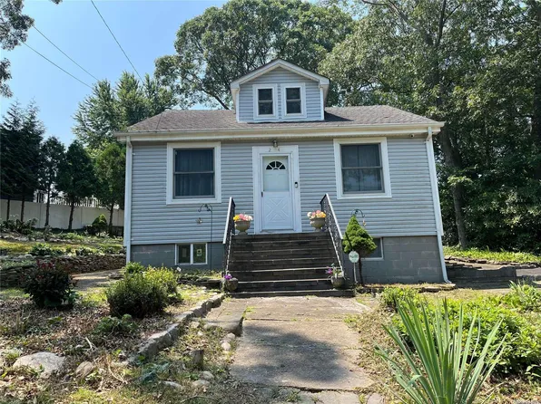 24 Tamarack Road, Rocky Point, NY 11778