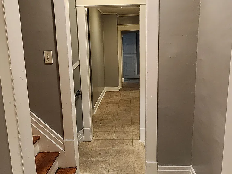 204 Winspear Ave #2 — Photo 8