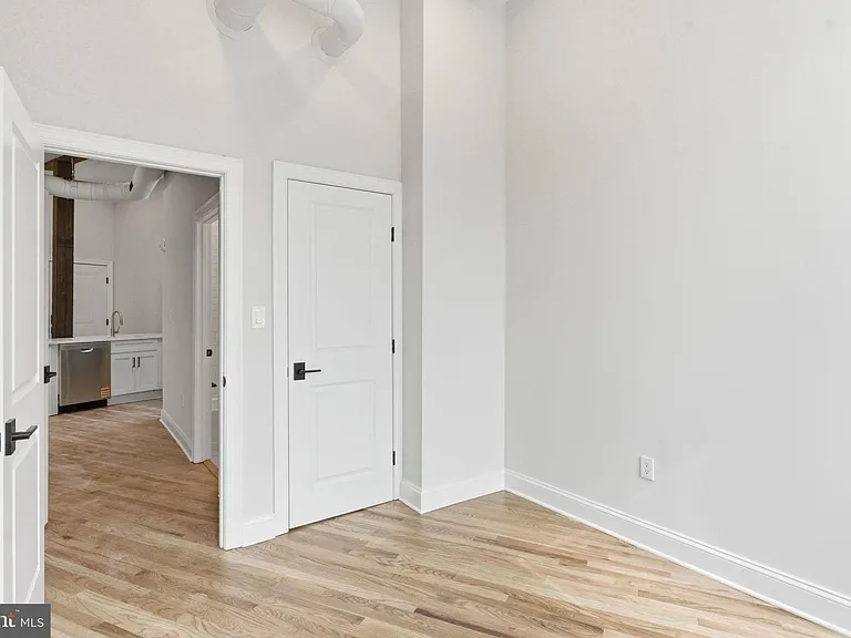 337 S Fremont Ave — Photo 22