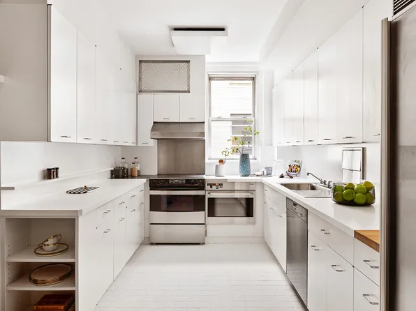 33 East 70th Street 9D image 12 of 13