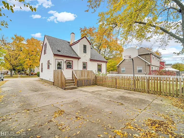 6661 Glenview Dr — Photo 23