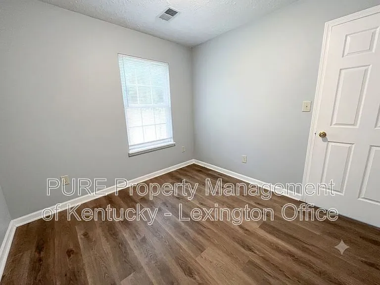 1034 Marshall Park Dr — Photo 18