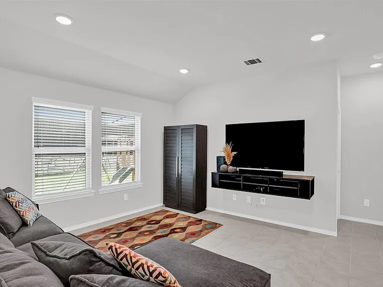 1111 Meadow Side Dr — Photo 12