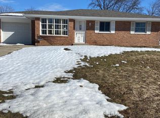 3232 Holiday Dr, Rockford, IL