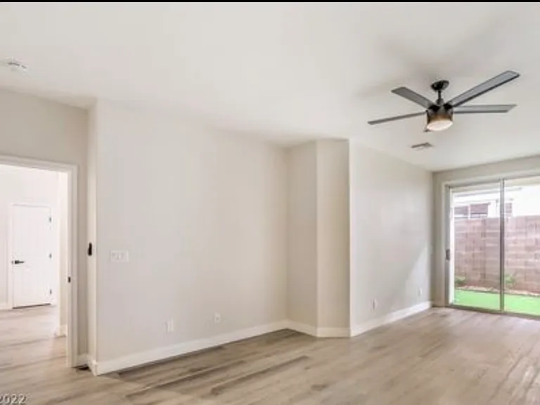 9101 Kings Town Ave — Photo 11