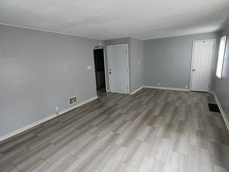 125 Ashwood Ave #B — Photo 2