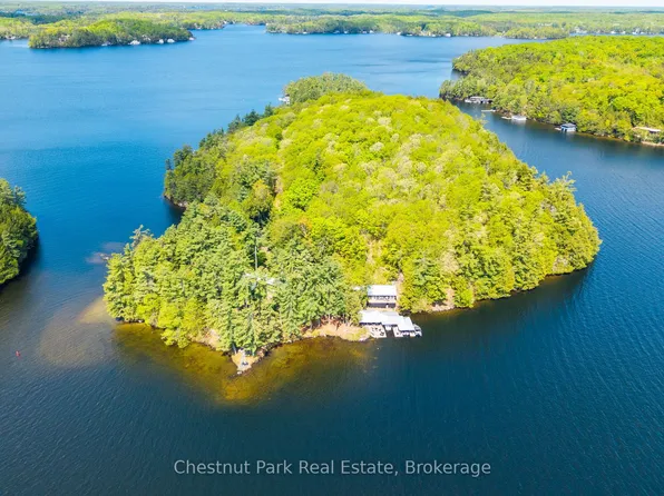 5 Beacon Is, Muskoka Lakes, ON P0B 1J0